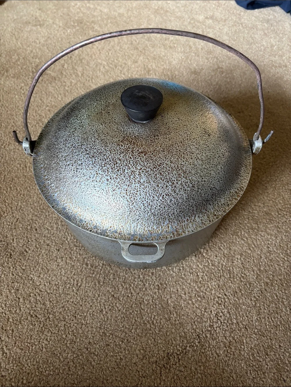 Vintage Club cast Aluminum Pot with Lid and Bail Handle